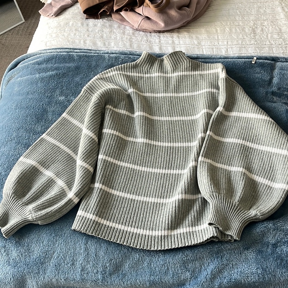 Gray and white striped bubble sleeve sweater